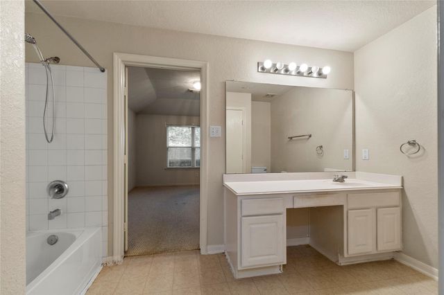 9515 Summer Laurel Lane, Houston, TX 77088