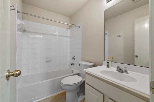 9515 Summer Laurel Lane, Houston, TX 77088