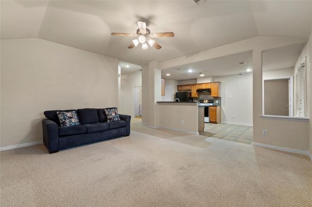 9515 Summer Laurel Lane, Houston, TX 77088