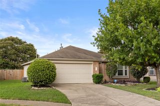 9515 Summer Laurel Lane, Houston, TX 77088