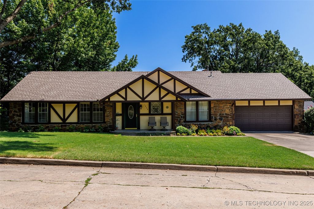 1906 Valley View Drive, Claremore, OK 74017
