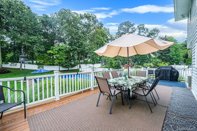 5 Rockhill Road, Rocky Point, NY 11778