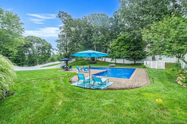 5 Rockhill Road, Rocky Point, NY 11778
