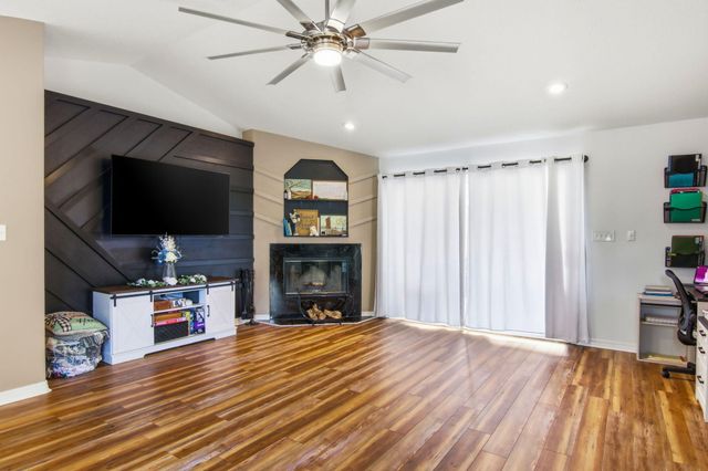 2708 Creeks Edge Lane, Navarre, FL 32566