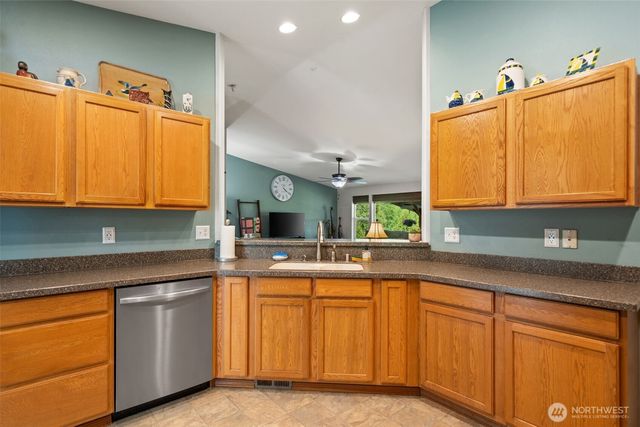 171 E Rauschert Road, Grapeview, WA 98546
