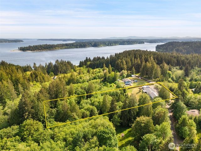 171 E Rauschert Road, Grapeview, WA 98546