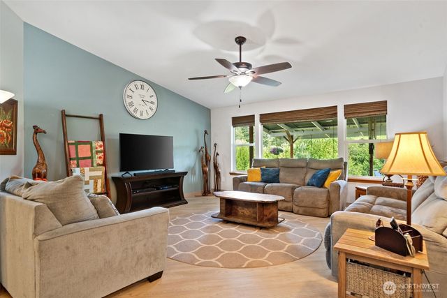 171 E Rauschert Road, Grapeview, WA 98546