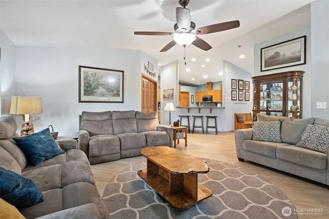 171 E Rauschert Road, Grapeview, WA 98546
