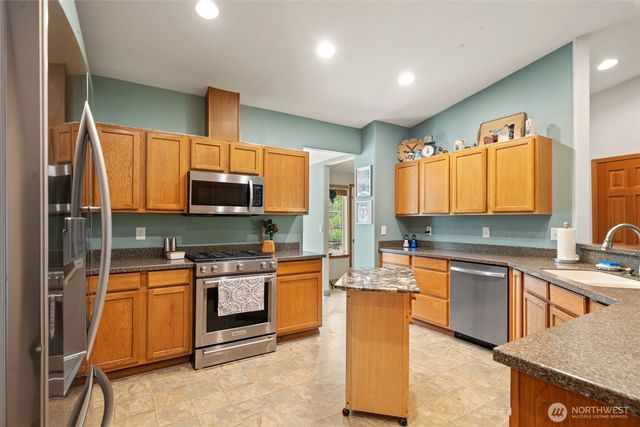 171 E Rauschert Road, Grapeview, WA 98546