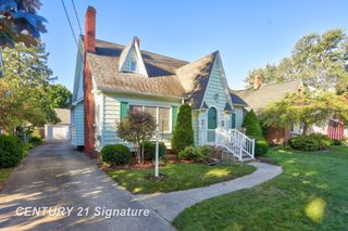 2415 Court Street, Saginaw, MI 48602