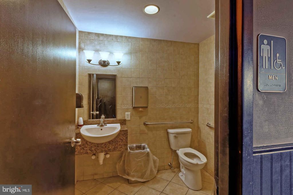 Image 17 of property listing at 528 N HARDING HWY, Vineland, NJ 08360