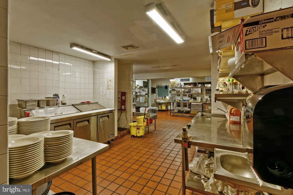 Image 19 of property listing at 528 N HARDING HWY, Vineland, NJ 08360