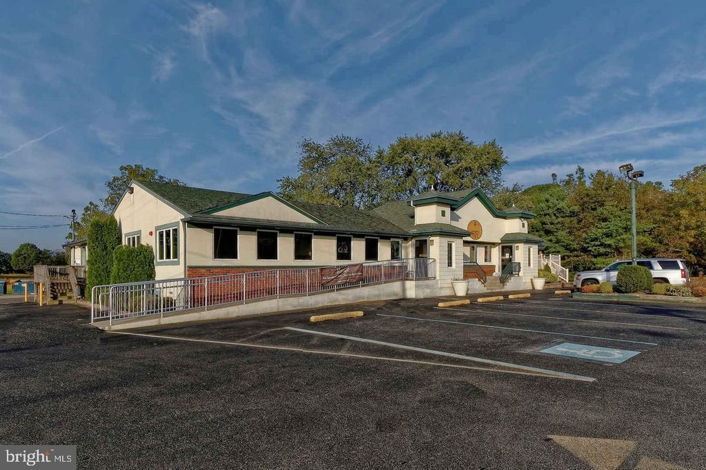 Image 2 of property listing at 528 N HARDING HWY, Vineland, NJ 08360