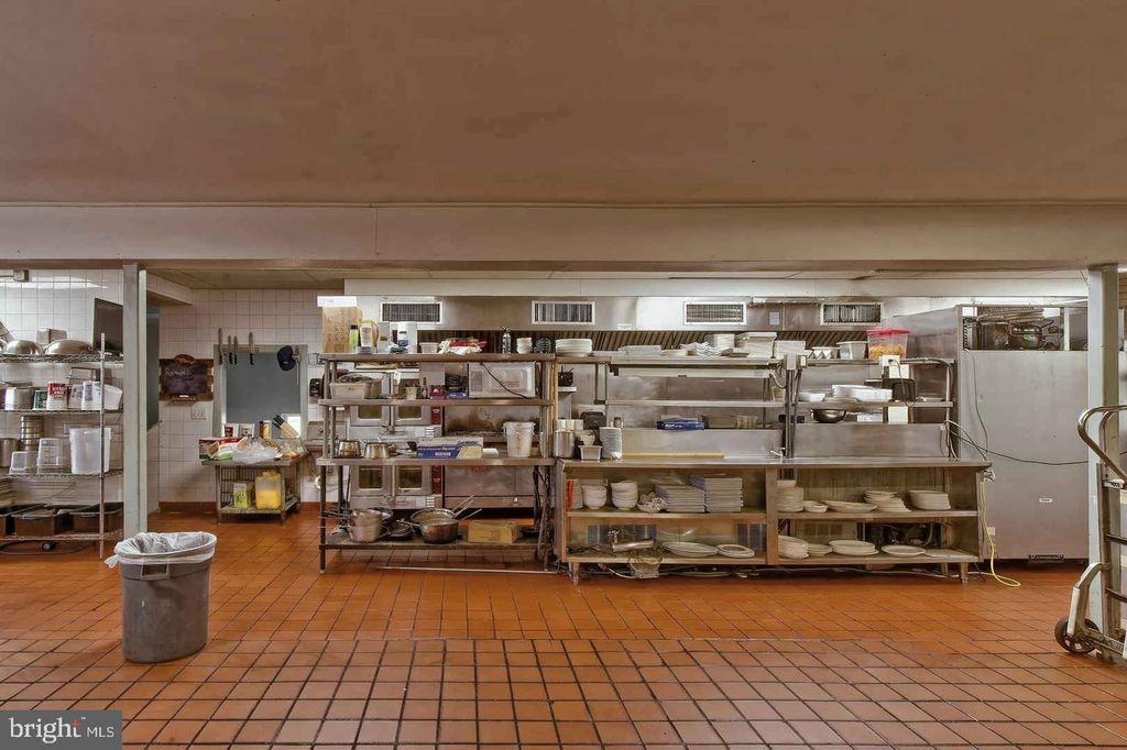 Image 20 of property listing at 528 N HARDING HWY, Vineland, NJ 08360