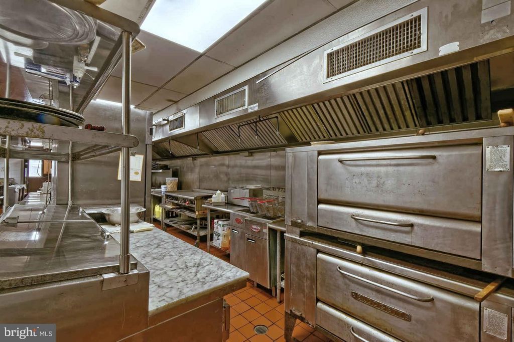 Image 23 of property listing at 528 N HARDING HWY, Vineland, NJ 08360