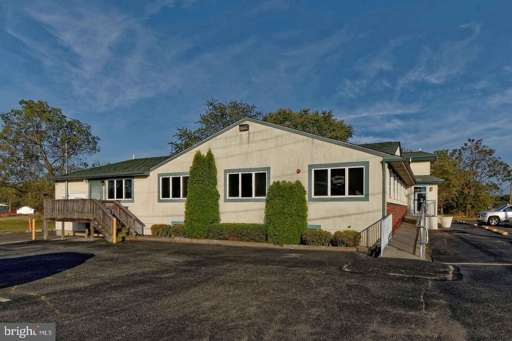 Image 3 of property listing at 528 N HARDING HWY, Vineland, NJ 08360