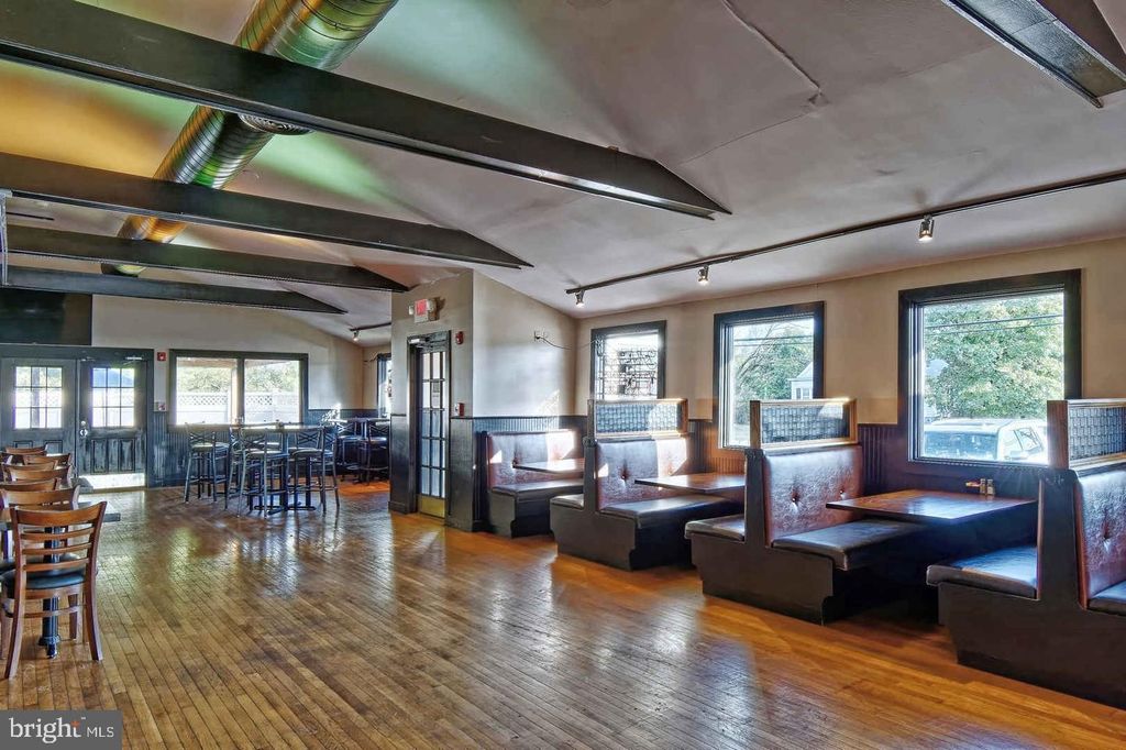 Image 9 of property listing at 528 N HARDING HWY, Vineland, NJ 08360