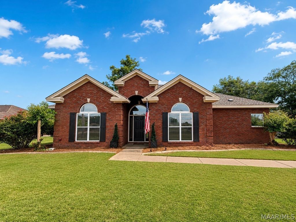 631 INGLESIDE Way, Pike Road, AL 36064