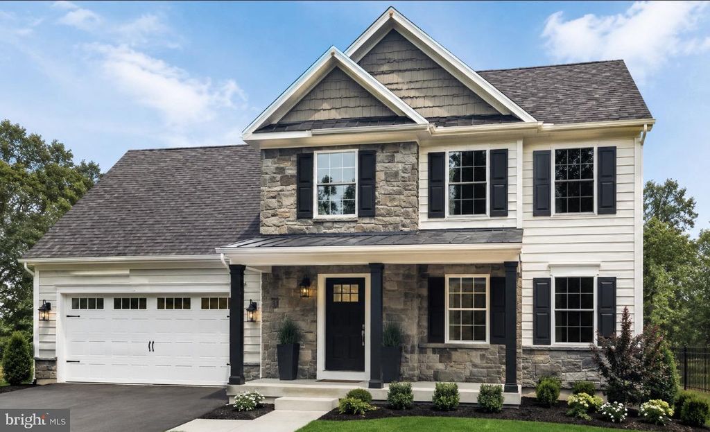 2 STREAM DR, Carlisle, PA 17013