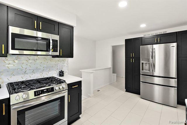 31031 Champine Street, Saint Clair Shores, MI 48082