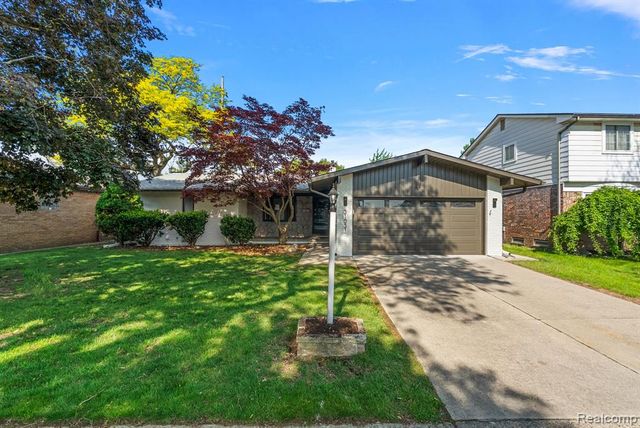 31031 Champine Street, Saint Clair Shores, MI 48082