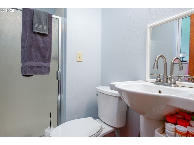 1560 Ne COCHRAN Dr, Gresham, OR 97030