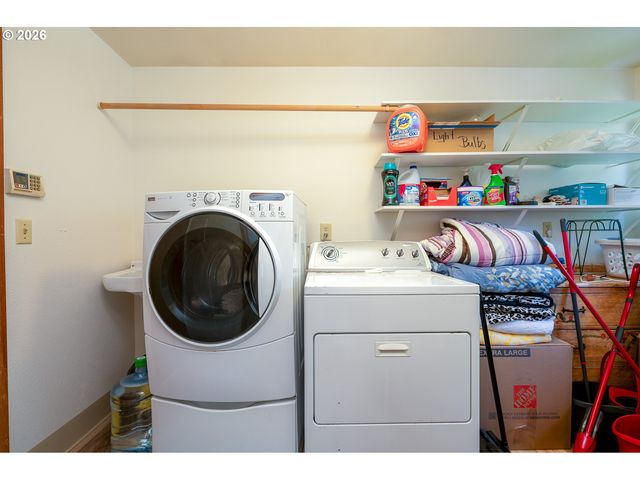 1560 Ne COCHRAN Dr, Gresham, OR 97030