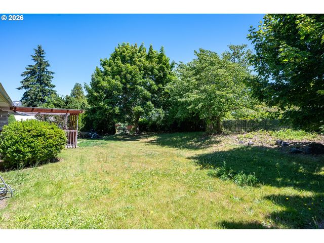 1560 Ne COCHRAN Dr, Gresham, OR 97030