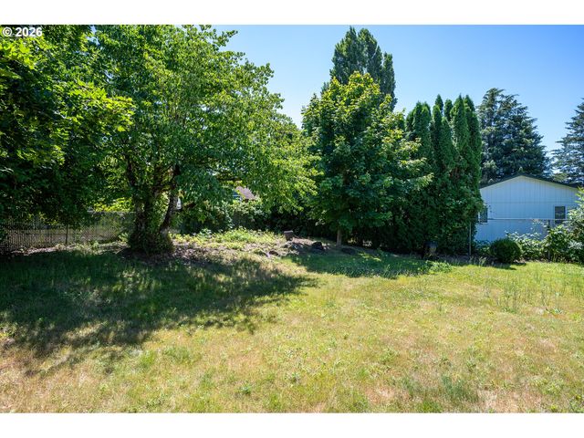 1560 Ne COCHRAN Dr, Gresham, OR 97030
