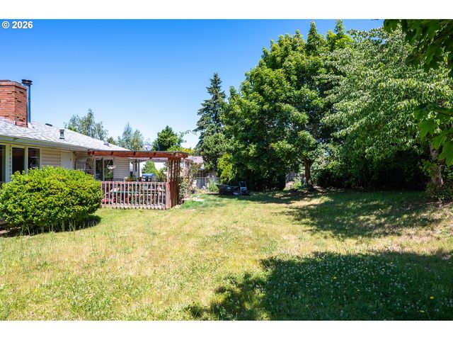 1560 Ne COCHRAN Dr, Gresham, OR 97030