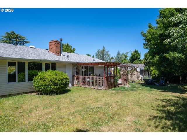 1560 Ne COCHRAN Dr, Gresham, OR 97030