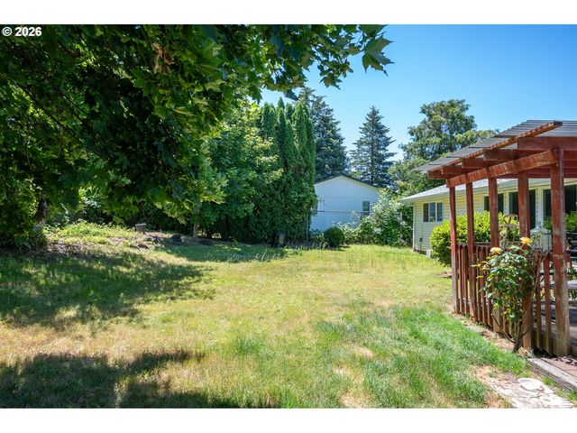 1560 Ne COCHRAN Dr, Gresham, OR 97030