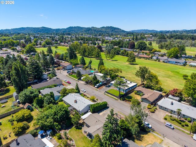 1560 Ne COCHRAN Dr, Gresham, OR 97030