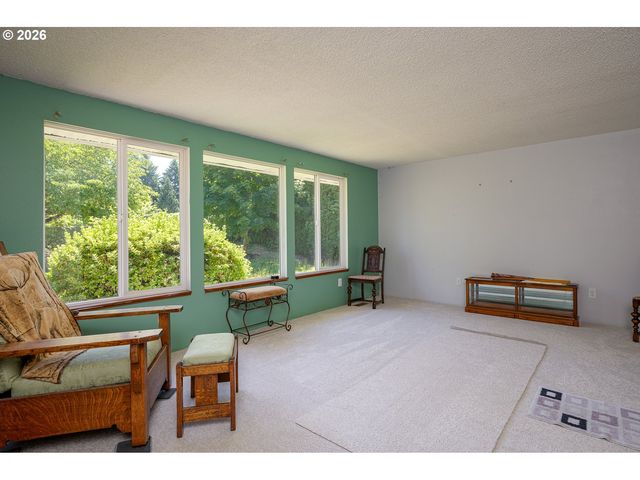 1560 Ne COCHRAN Dr, Gresham, OR 97030