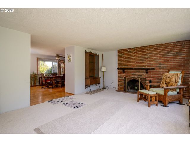 1560 Ne COCHRAN Dr, Gresham, OR 97030