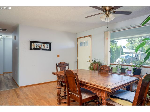 1560 Ne COCHRAN Dr, Gresham, OR 97030
