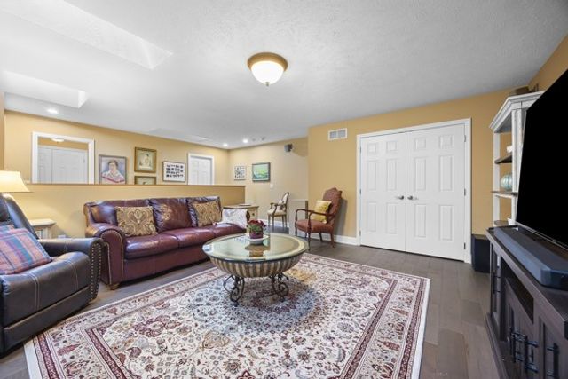 4804 Senate Ct, Adams Twp, PA 16059