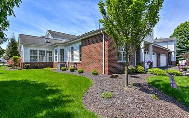 4804 Senate Ct, Adams Twp, PA 16059
