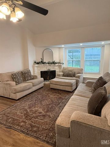 7517 Hachita Court, Bakersfield, CA 93309