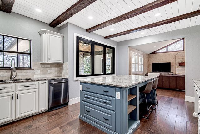 132 S Briaroaks Road, Burleson, TX 76028