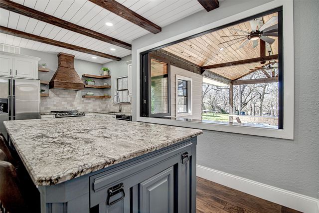 132 S Briaroaks Road, Burleson, TX 76028