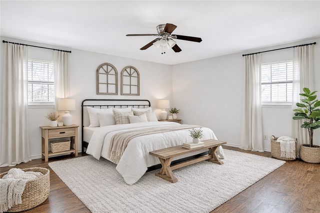 132 S Briaroaks Road, Burleson, TX 76028