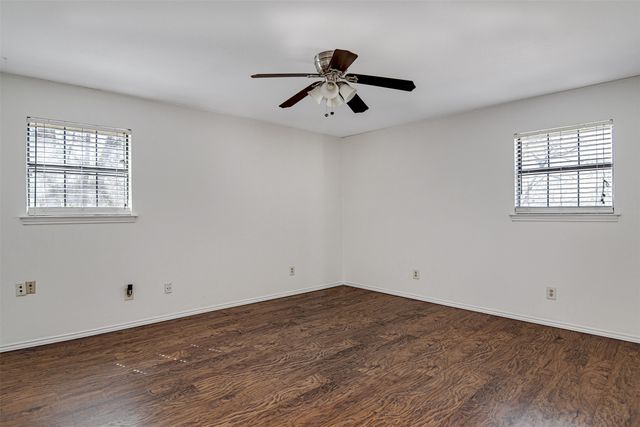 132 S Briaroaks Road, Burleson, TX 76028