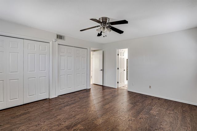 132 S Briaroaks Road, Burleson, TX 76028