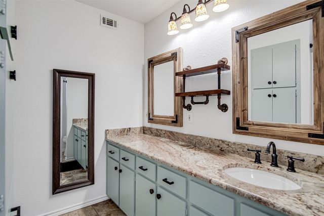 132 S Briaroaks Road, Burleson, TX 76028