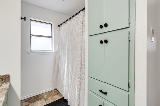 132 S Briaroaks Road, Burleson, TX 76028