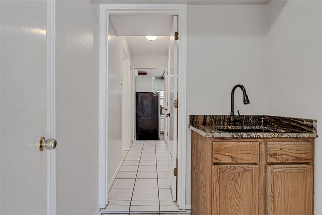 132 S Briaroaks Road, Burleson, TX 76028