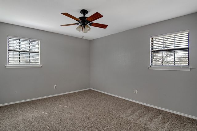 132 S Briaroaks Road, Burleson, TX 76028