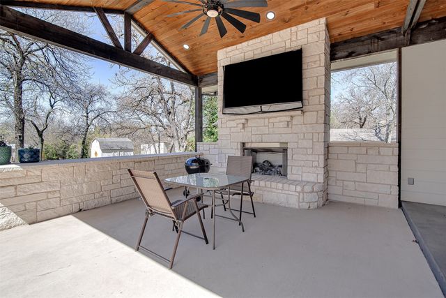 132 S Briaroaks Road, Burleson, TX 76028