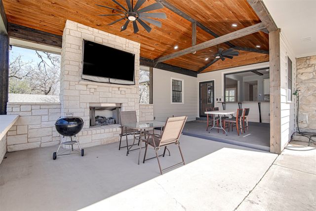 132 S Briaroaks Road, Burleson, TX 76028